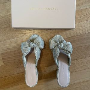 NWT Loeffler Randall Penny Platinum Pleated Bow Heel